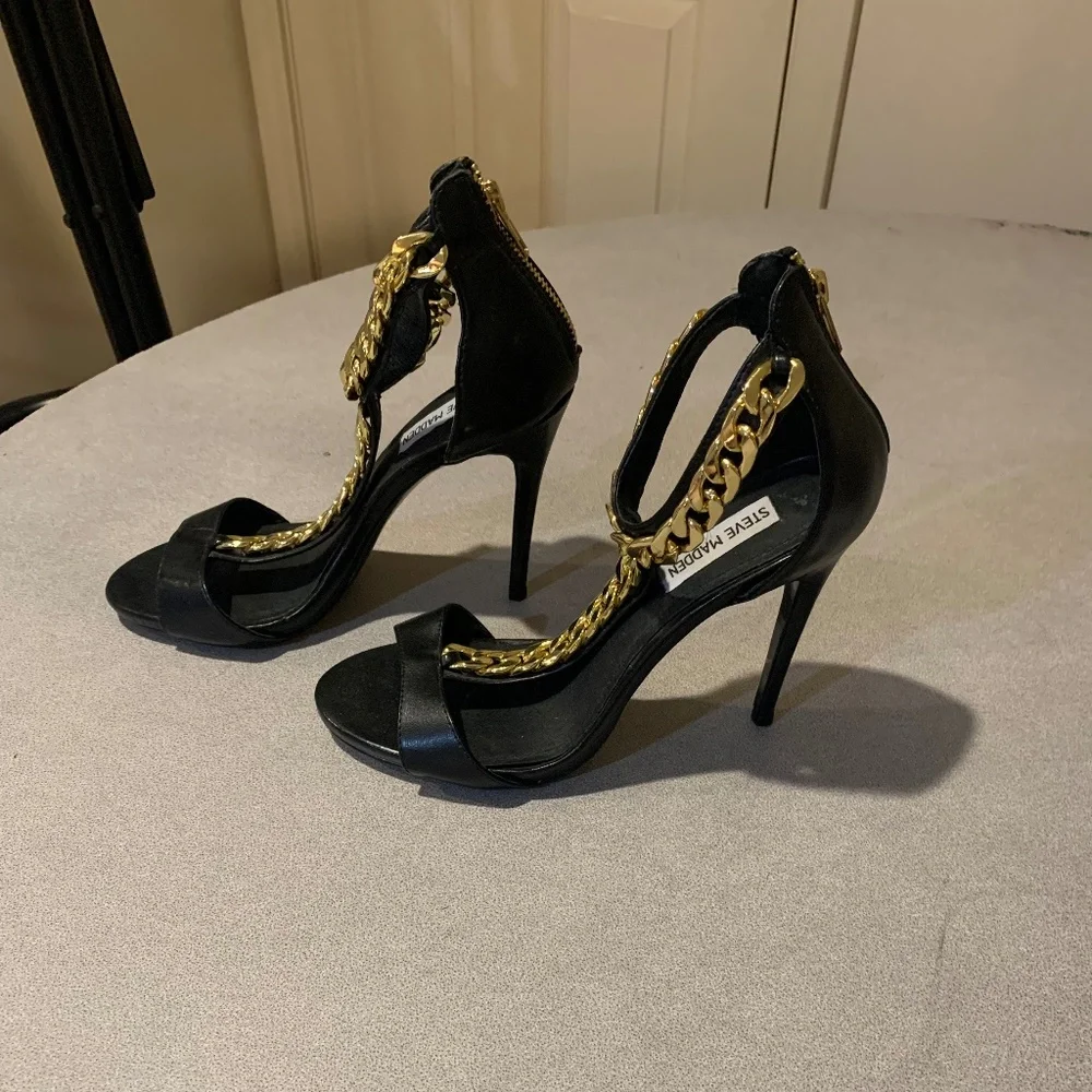 Steve Madden Black/Goldtone Chain High Sandals sz 8.5 M